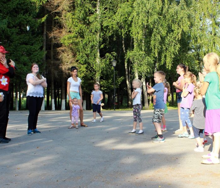 Скоро осень, за окнами август…