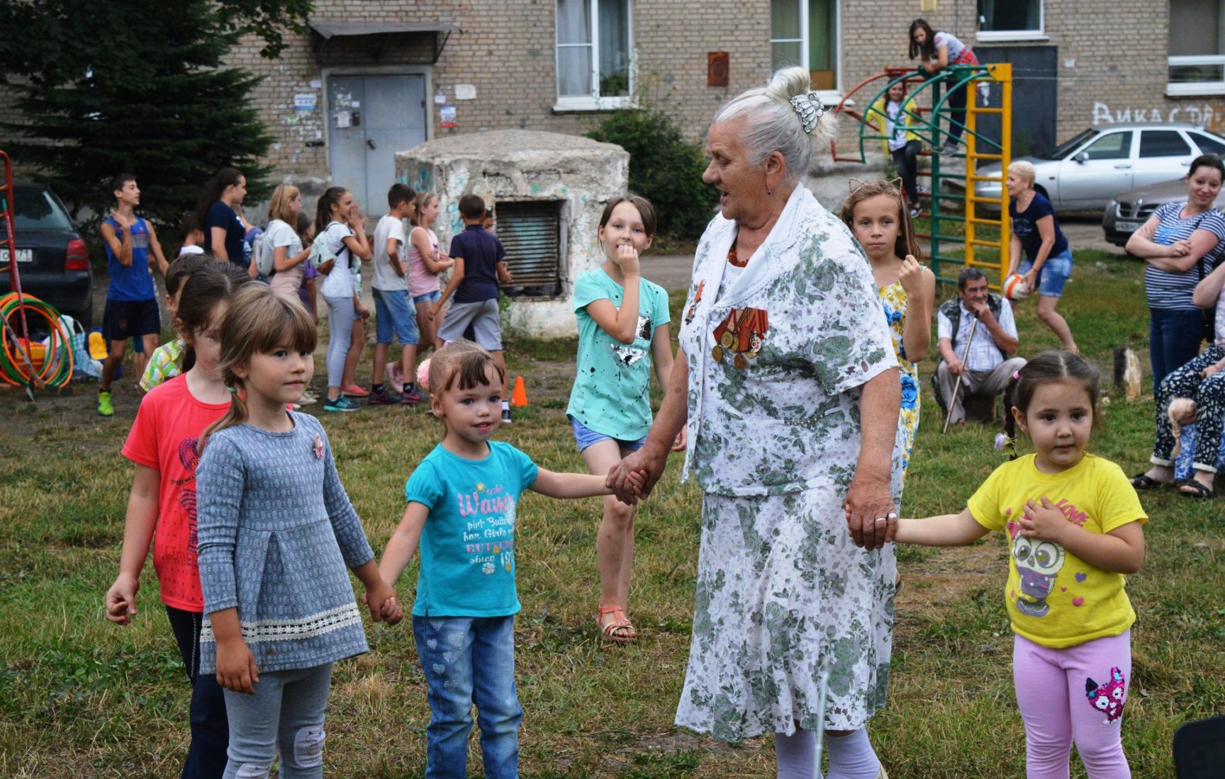 Скоро осень, за окнами август…