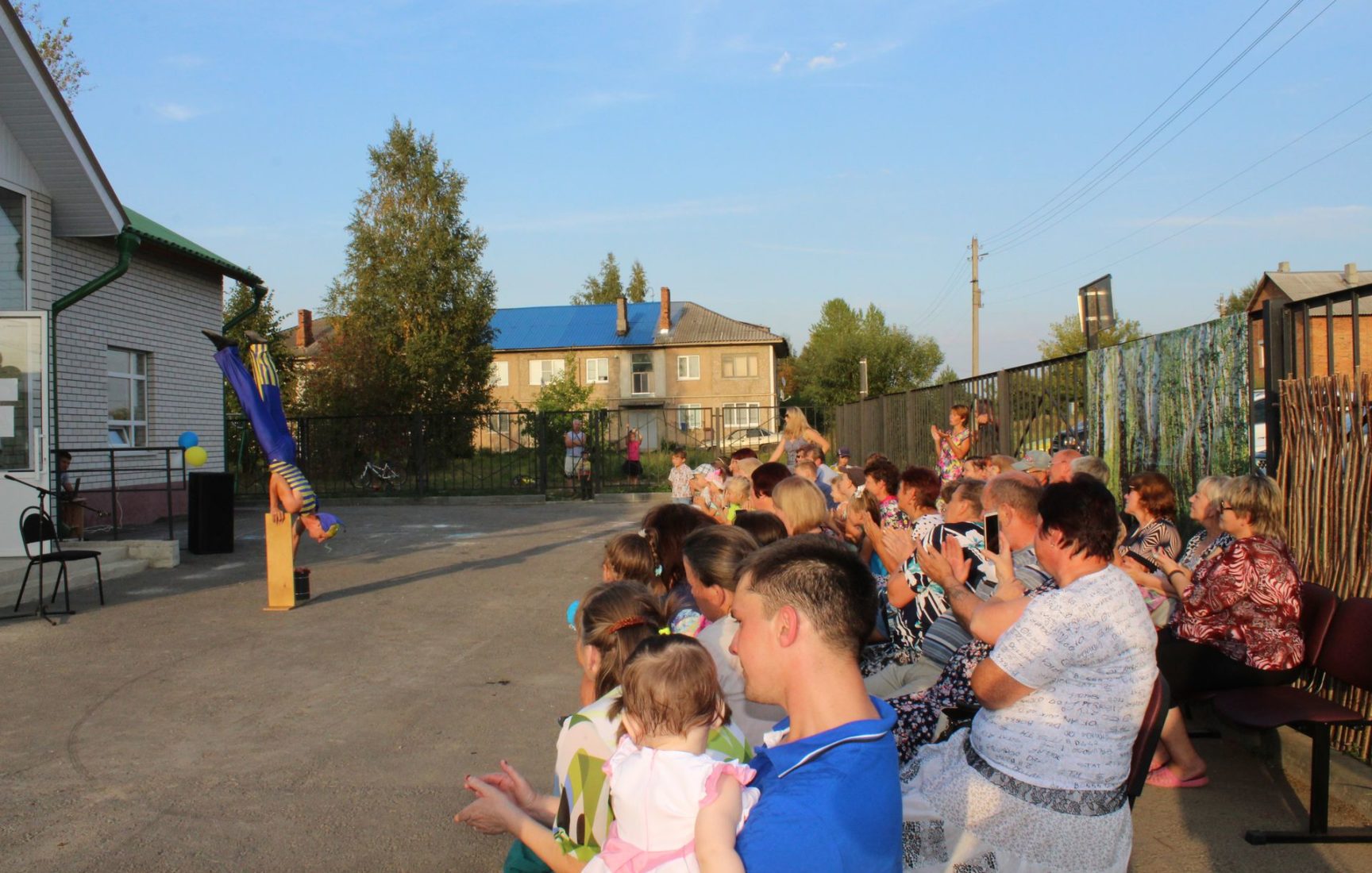 Скоро осень, за окнами август…