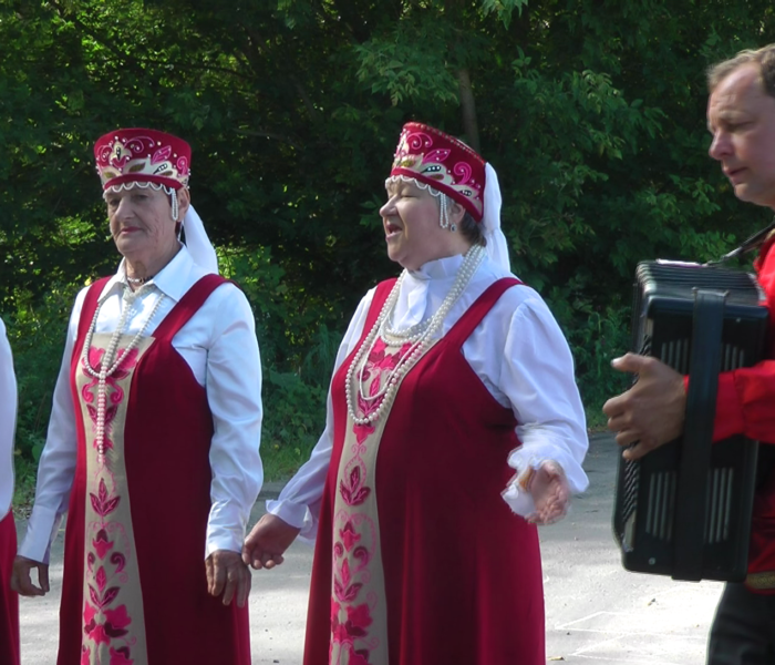 Скоро осень, за окнами август…