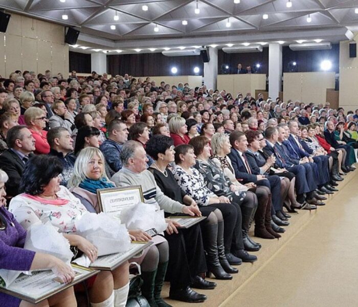 НЕСЛАБОЕ ЗВЕНО МЕЖДУ ЖИТЕЛЯМИ СЕЛА И ВЛАСТЬЮ