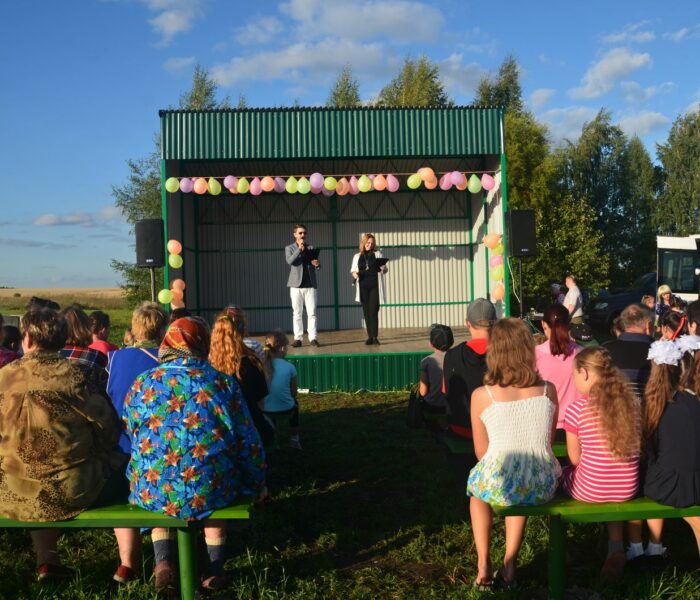 В селе Царево Щекинского района открыта детская площадка