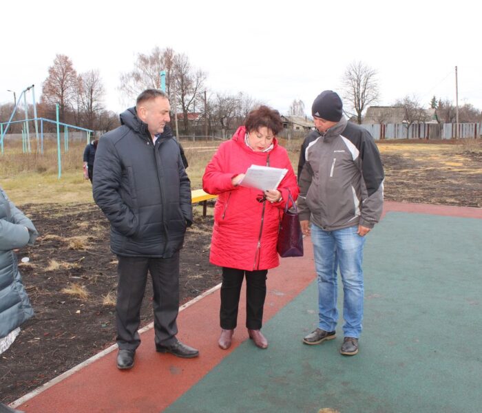 В поселке Центральном Тепло-Огаревского района приняты работы по установке спортивной площадки