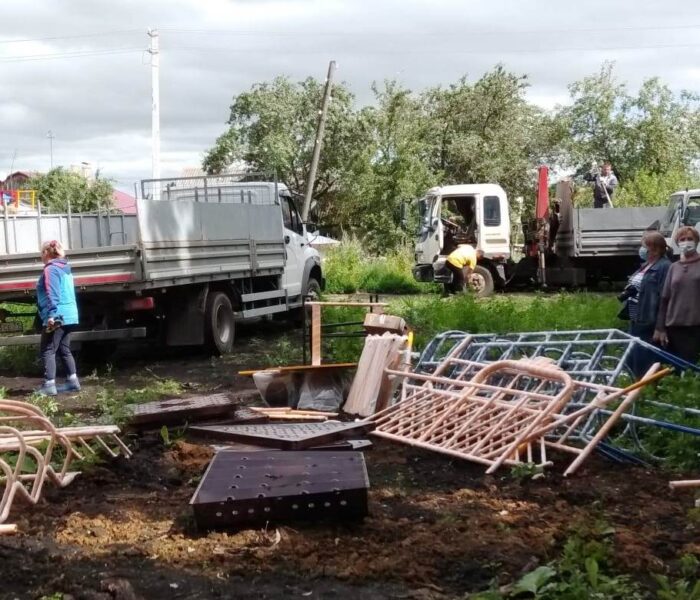 Площадку для активного отдыха детей обустраивают в ефремовской деревне Большие Медведки