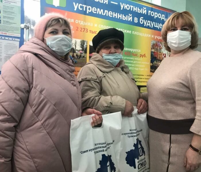 Ассоциация «СМО Тульской области» передала подарки к 8 марта руководителям ТОС и сельским старостам