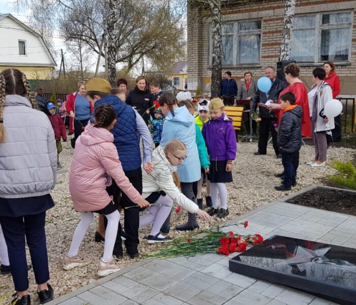 В поселке Красный Яр Киреевского района в торжественной обстановке открыта Аллея Памяти и Славы
