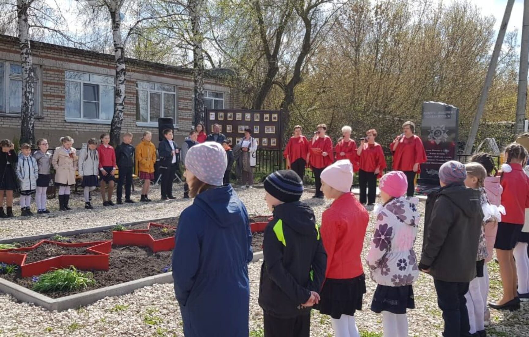 В поселке Красный Яр Киреевского района в торжественной обстановке открыта Аллея Памяти и Славы