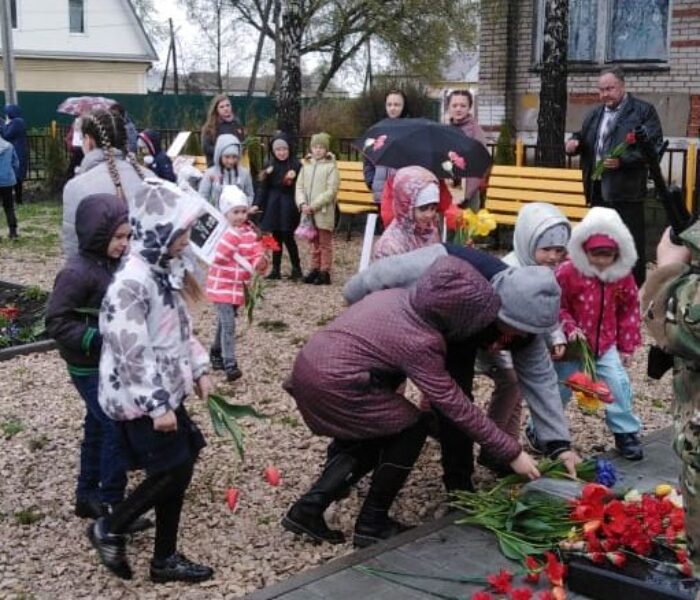 В поселке Красный Яр Киреевского района в торжественной обстановке открыта Аллея Памяти и Славы